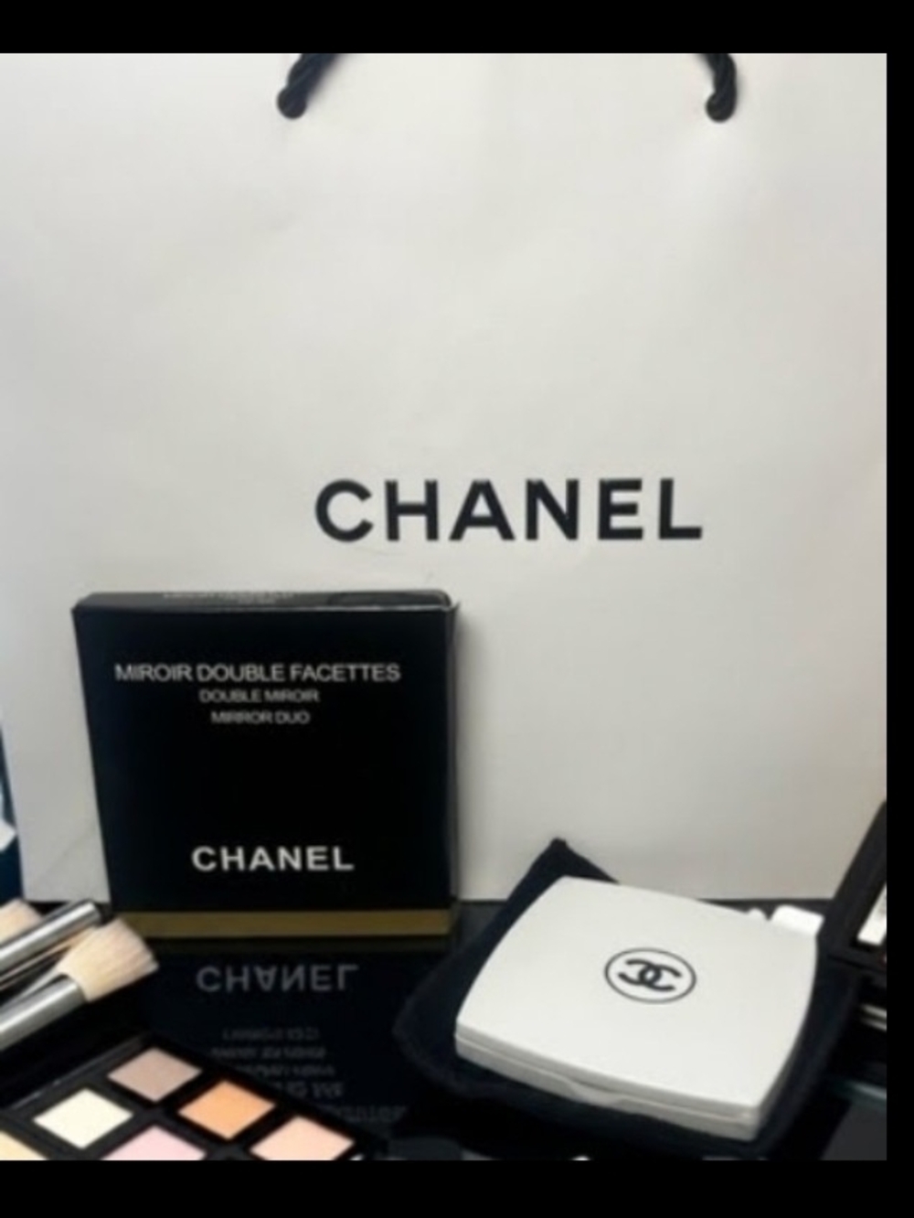 CHANEL White Compact Double Mirror with Black Logo With Velvet Pouch - Picture 1 of 3